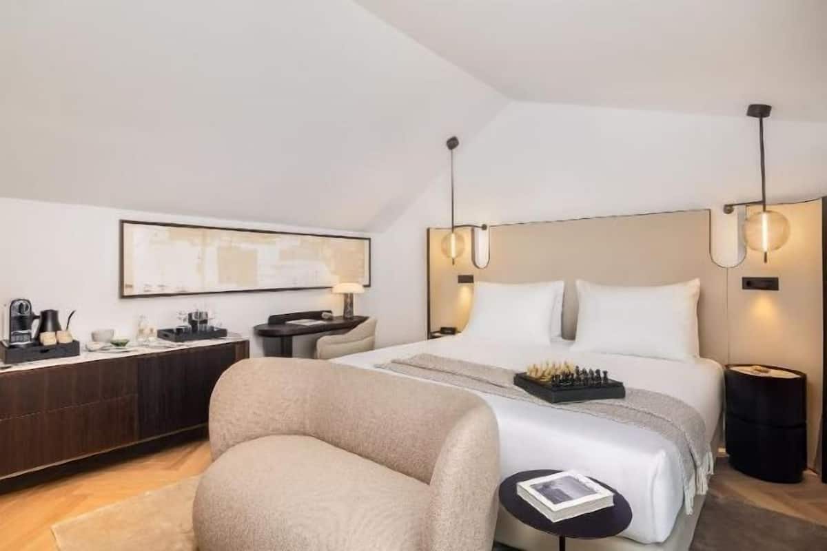 Ropa de cama de alta calidad, minibar, caja fuerte