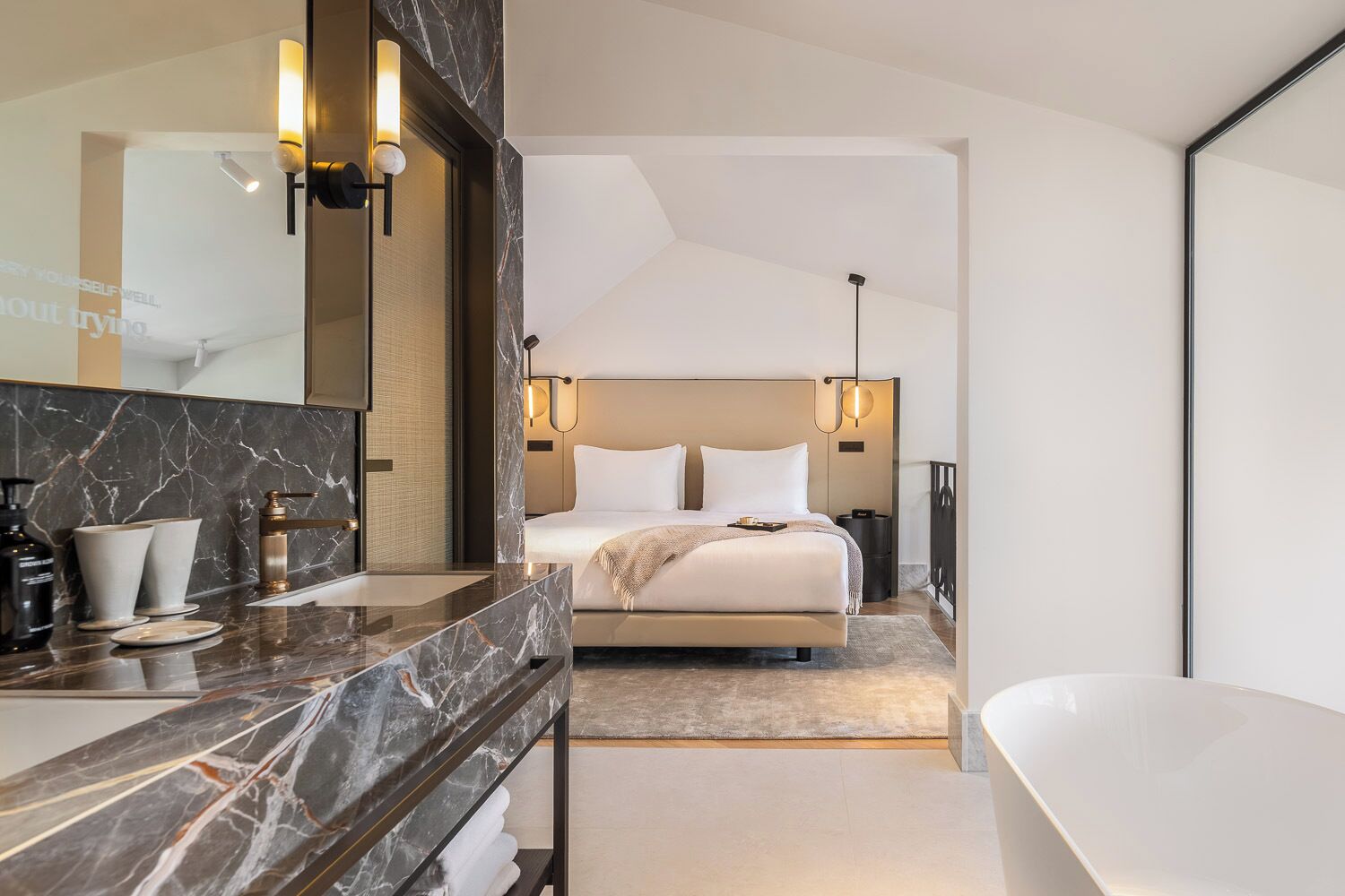 Ropa de cama de alta calidad y minibar 