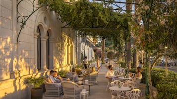 Aperto a colazione, pranzo e cena