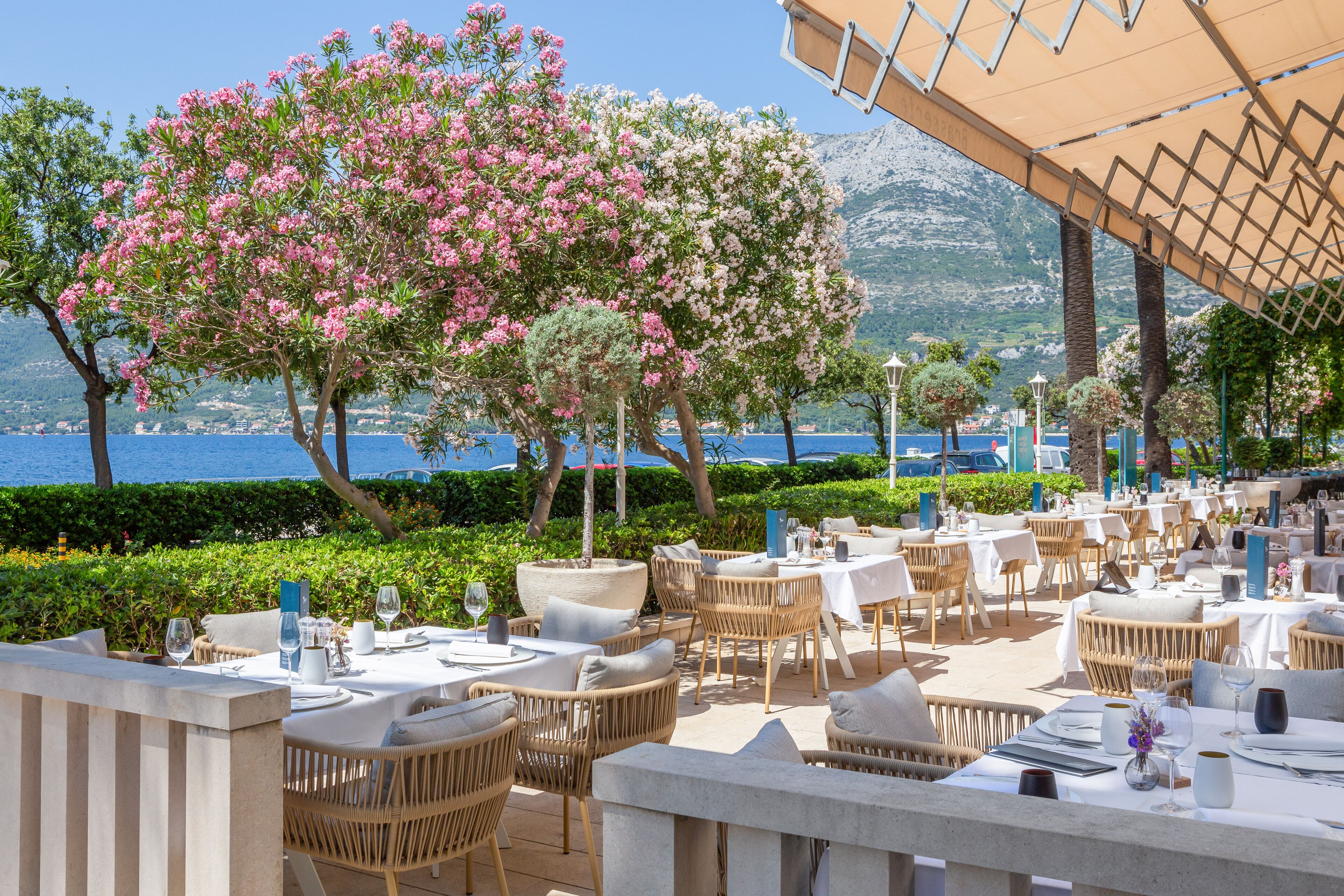 breakfast, lunch and dinner served