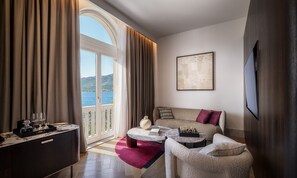 Luxury suite with sea view balcony | Coin séjour