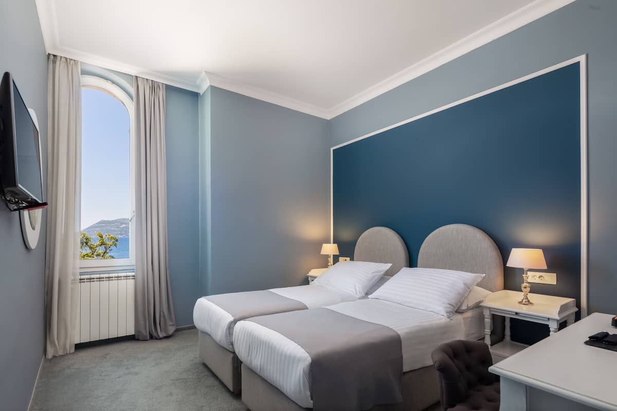 Comfort double room, seaside | Premium bedding, minibar, in-room safe, laptop workspace