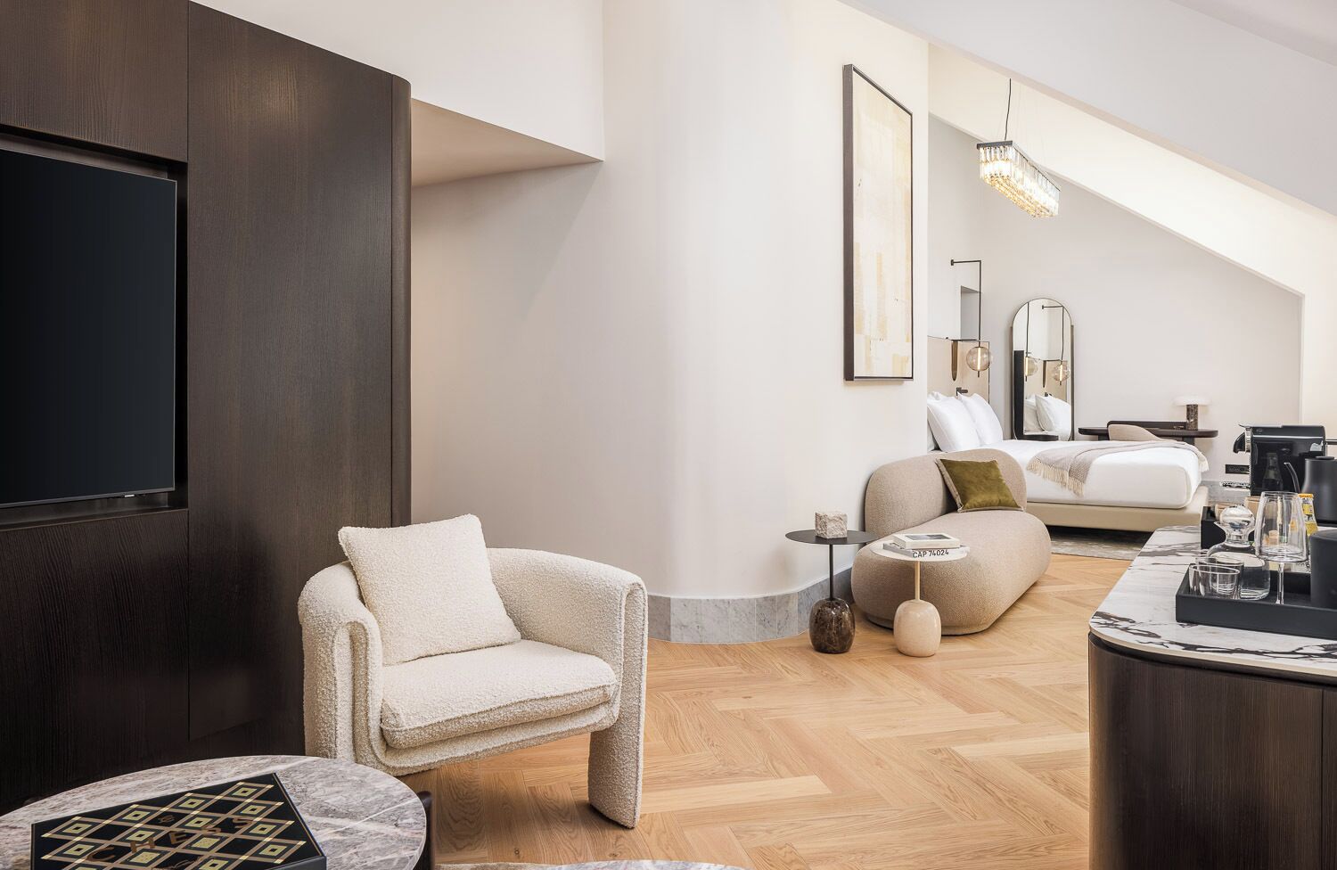 Superior Suite | Premium bedding, minibar, in-room safe, laptop workspace