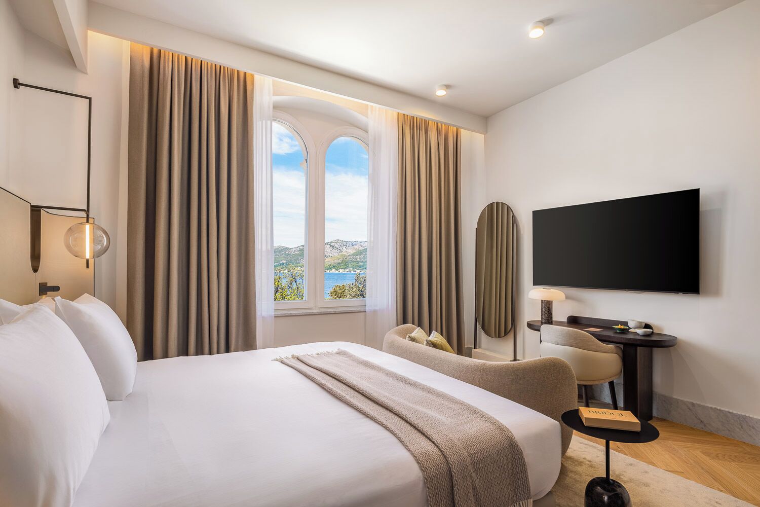 Superior Double Room, Sea View | Premium bedding, minibar, in-room safe, laptop workspace