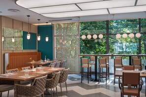 2 restaurants, breakfast served - MARITIM Hotel Amelia (Albena)