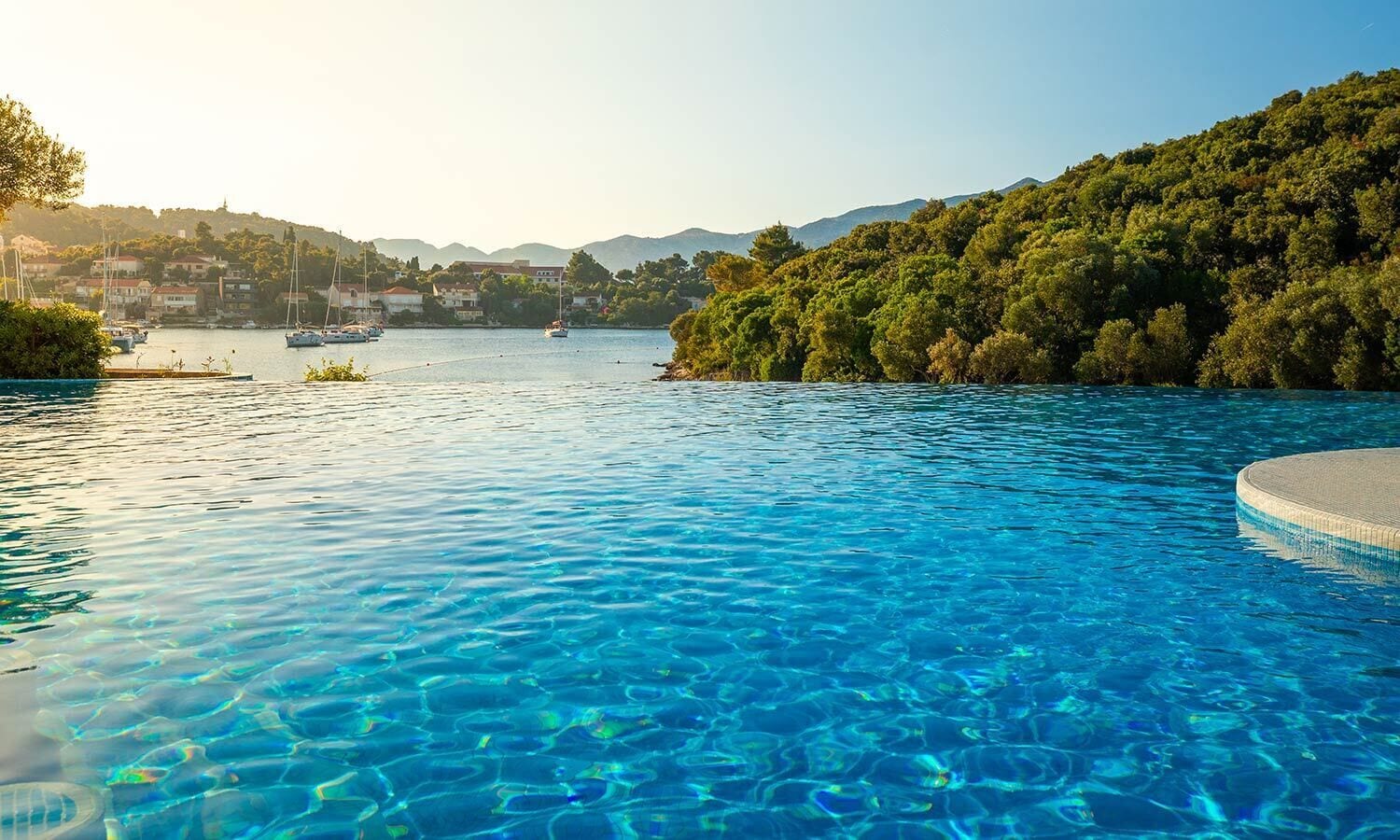 2 outdoor pools