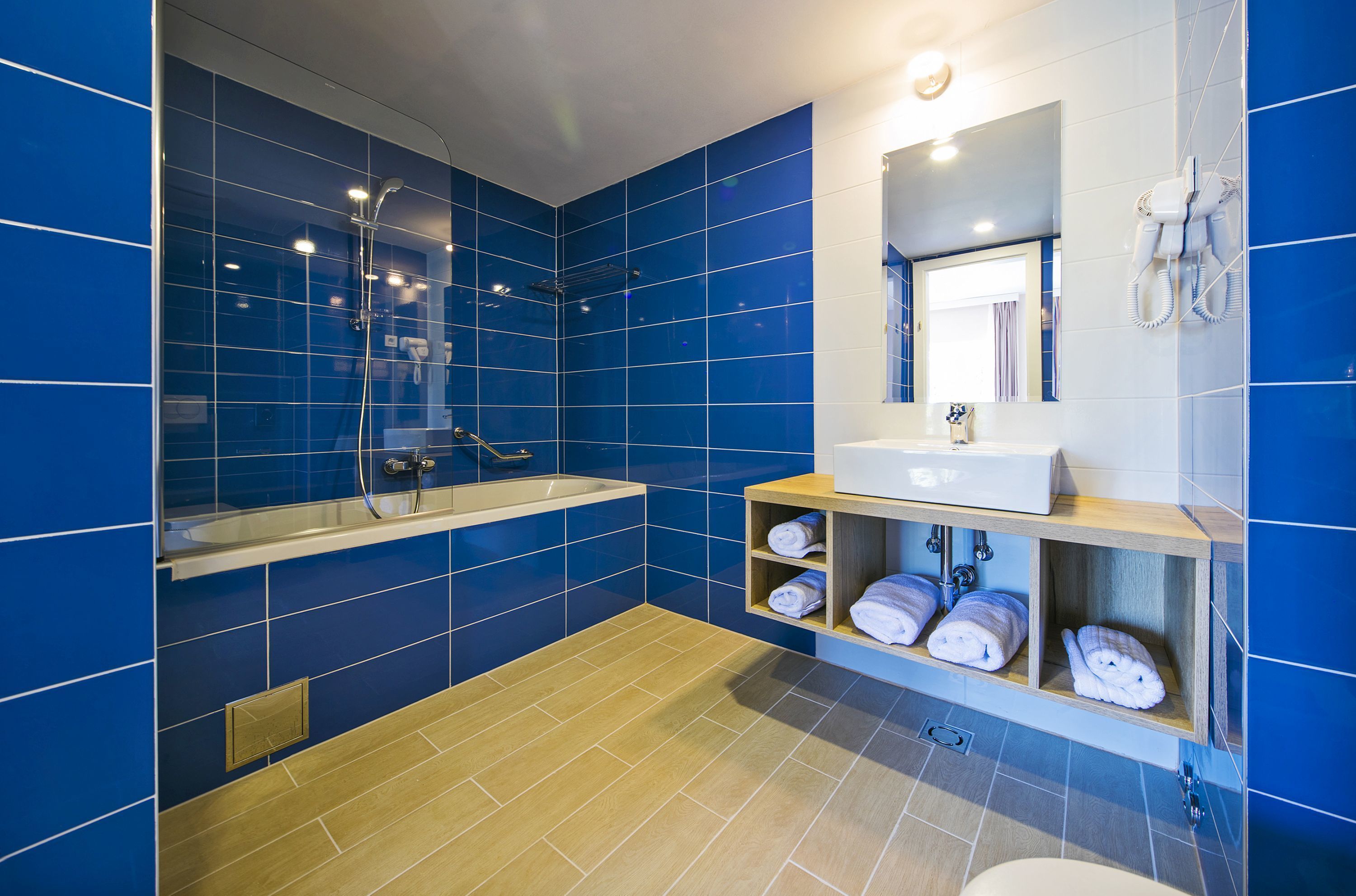 superior suite, balcony | bathroom | free toiletries, hair dryer, towels