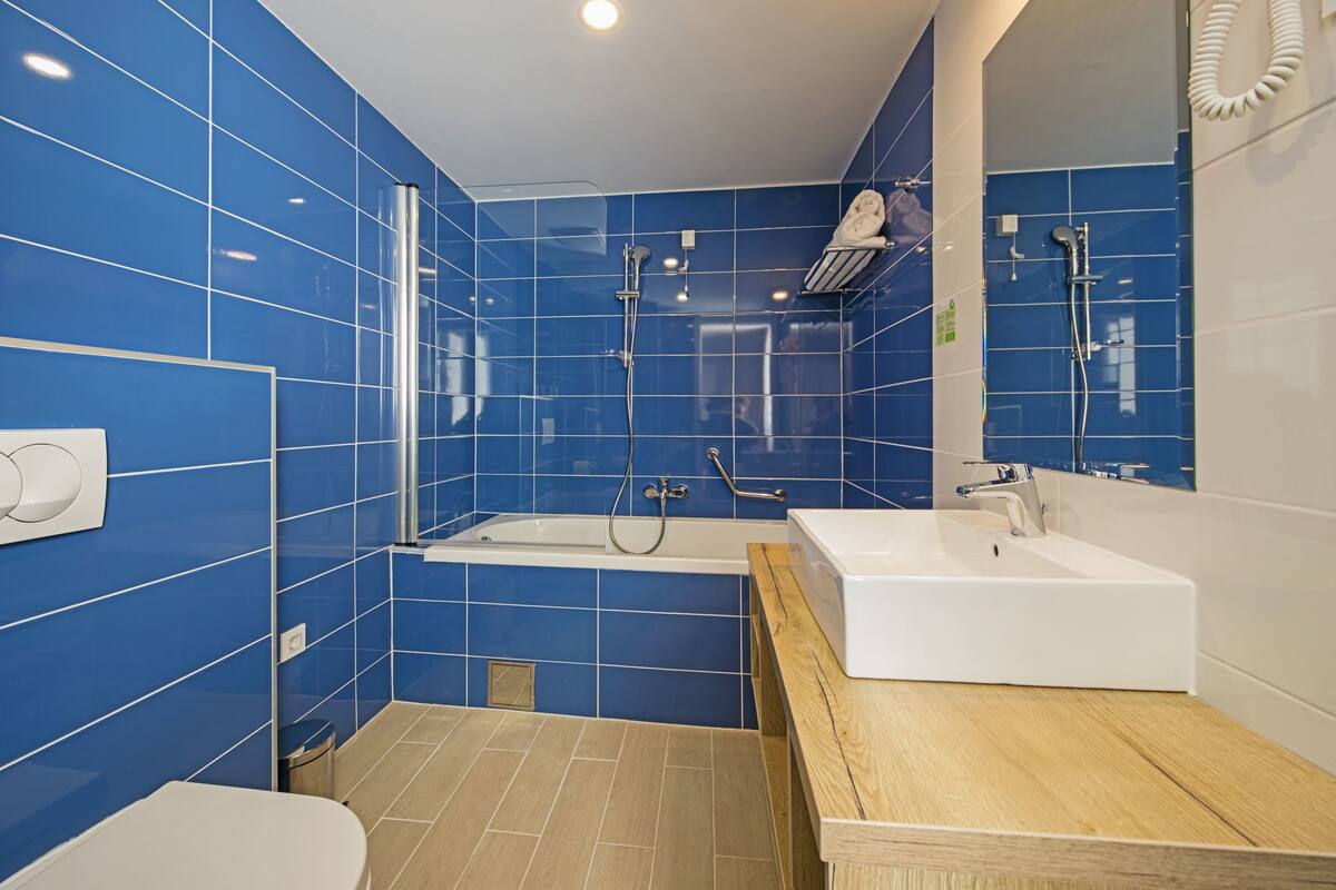 family room, balcony | bathroom | free toiletries, hair dryer, towels