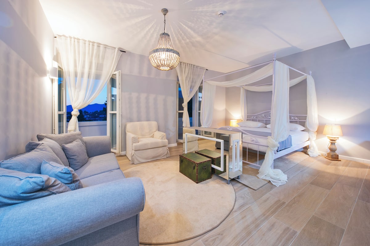 melion luxury suite with balcony | 1 bedroom, hypo-allergenic bedding, minibar, iron/ironing board