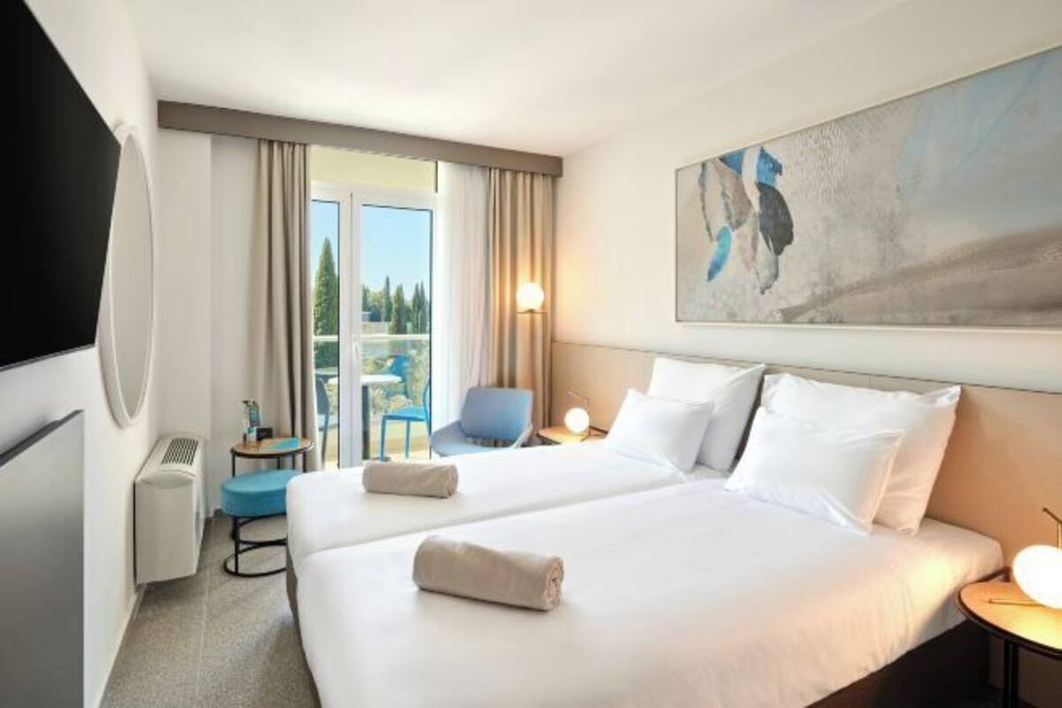 In-room safe, desk, blackout curtains, free WiFi