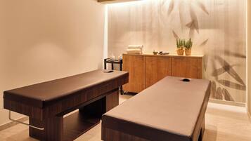 1 treatment room, massages