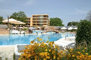 Outdoor pool - Hotel Magnolias (Primorsko)