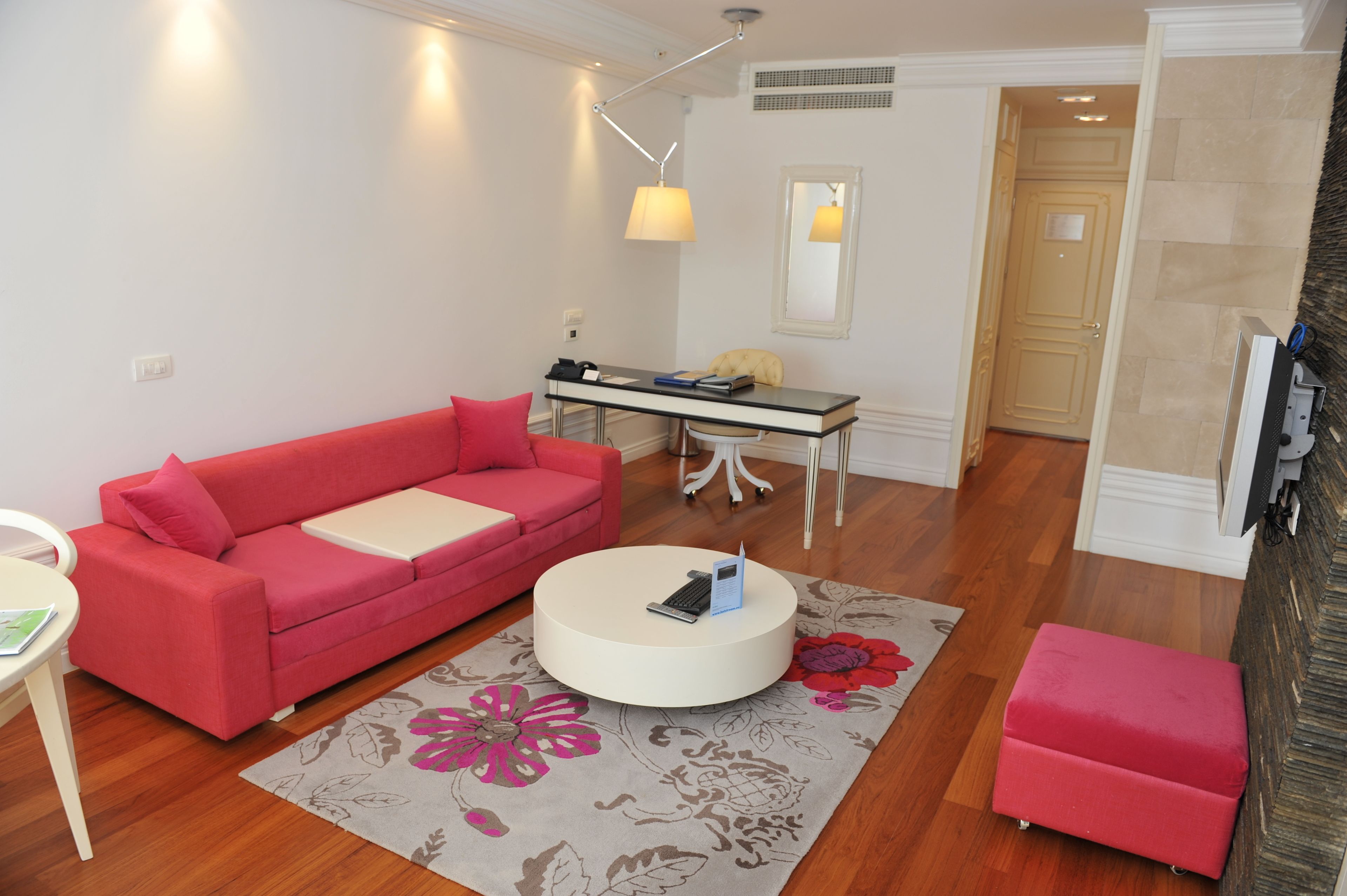 deluxe suite (wellness) | living area | 40-inch lcd tv with cable channels, tv