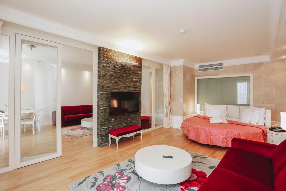 family studio suite | 1 bedroom, premium bedding, minibar, in-room safe