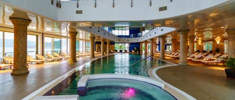 Indoor spa tub