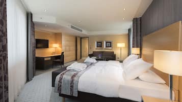 Master Suite | Υποαλλεργικά κλινοσκεπάσματα, χρηματοκιβώτιο στο δωμάτιο, γραφείο