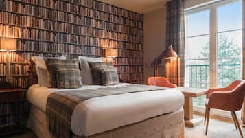 Club Room | Premium bedding, pillowtop beds, in-room safe, desk