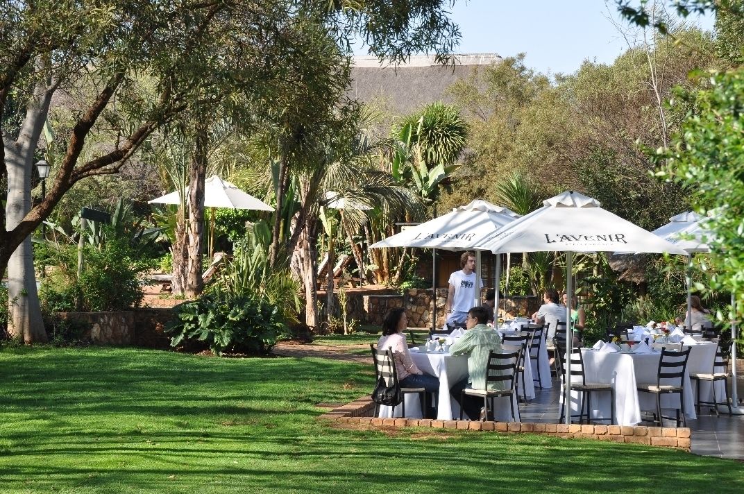 2 restaurants, breakfast served