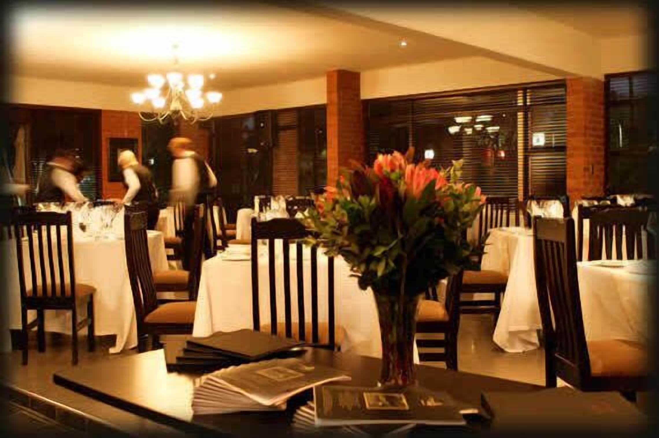 2 restaurants, breakfast served