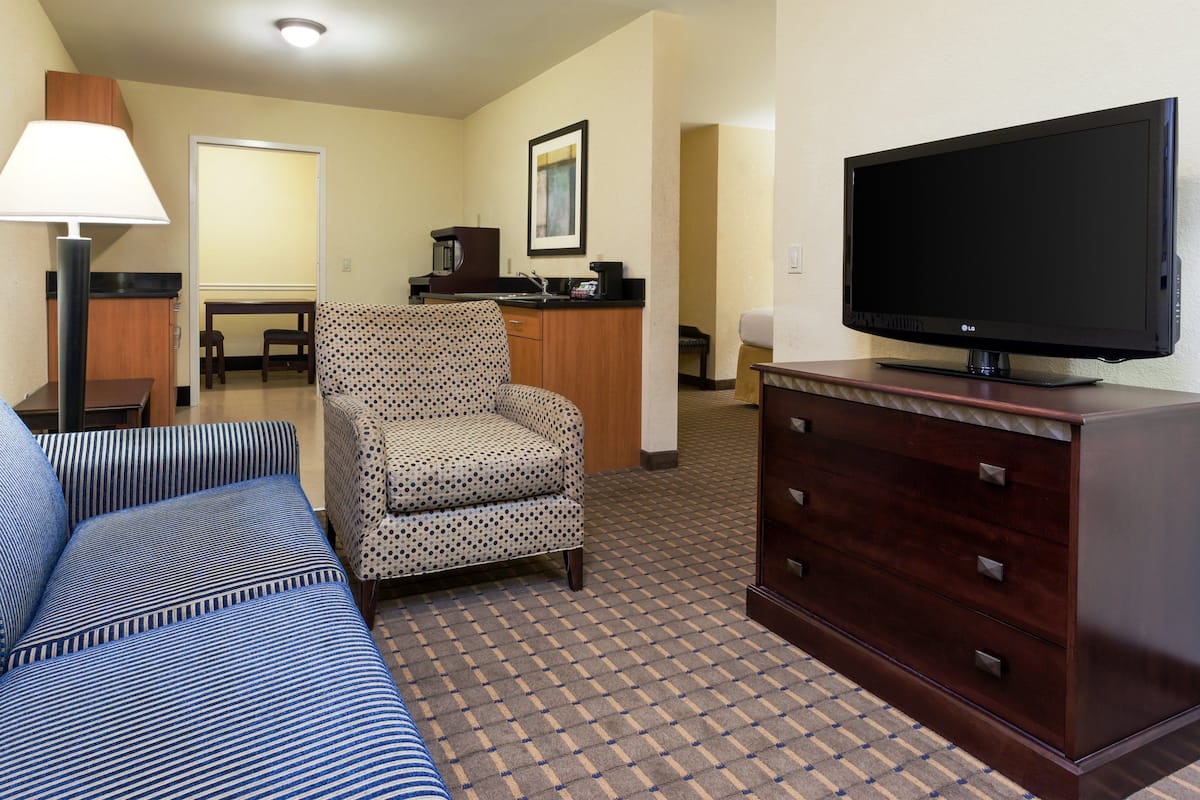 Suite, 2 Queen Beds (Additional Living Area) | Premium bedding, in-room safe, desk, laptop workspace