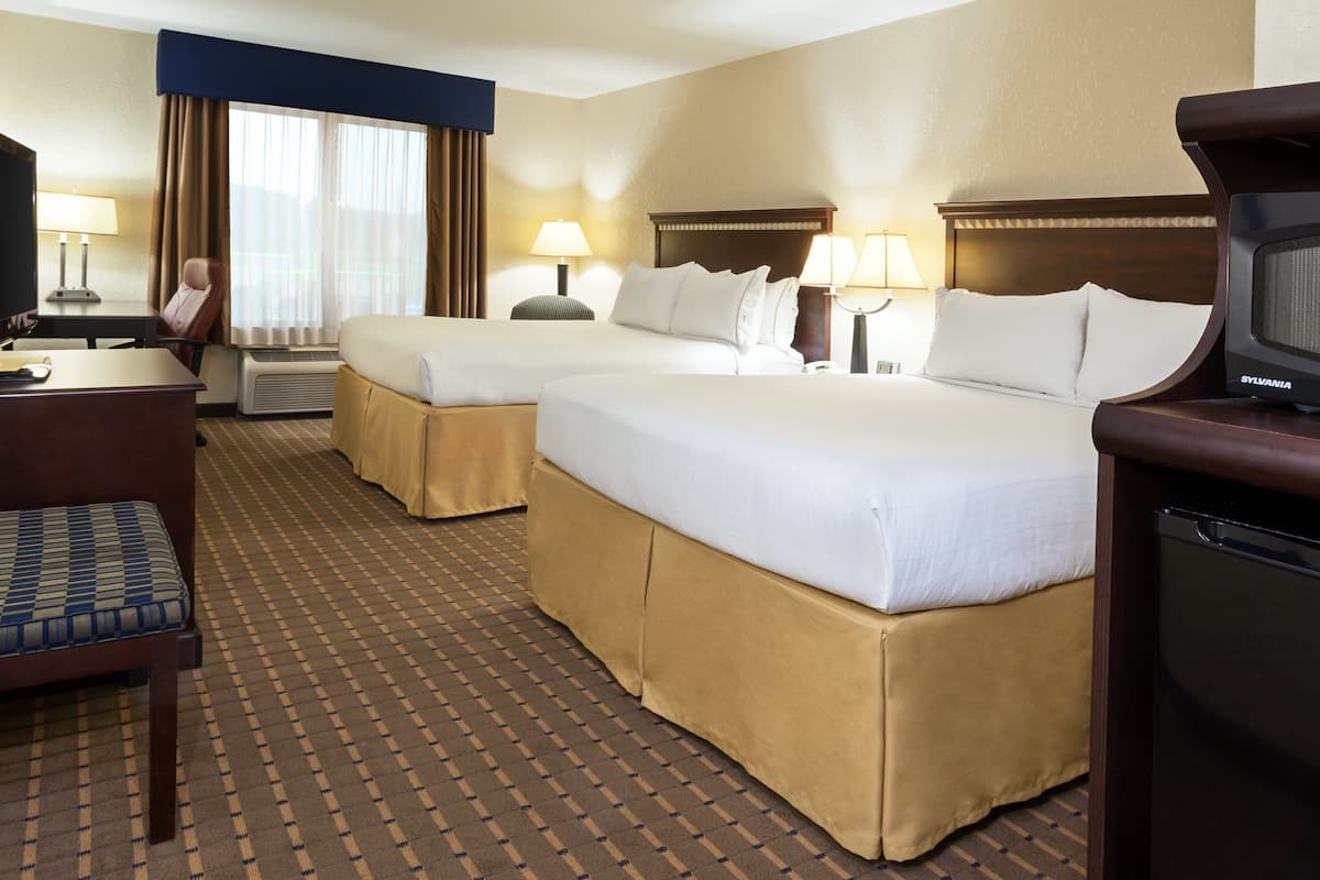 Premium bedding, in-room safe, desk, laptop workspace