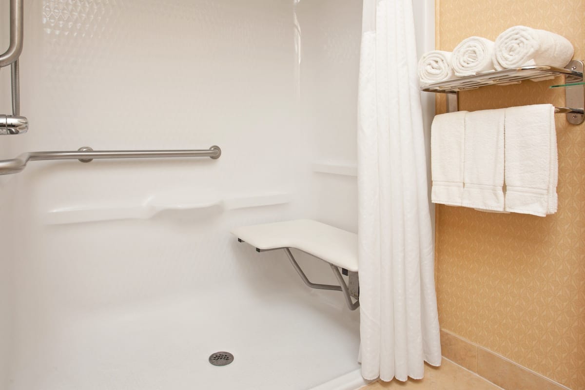 Standard Room, 2 Queen Beds, Accessible (Mobil, Roll Shwr) | Premium bedding, in-room safe, desk, laptop workspace