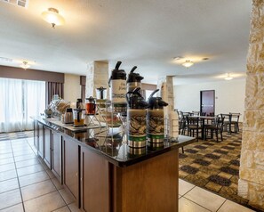 Café da manhã com buffet grátis todos os dias