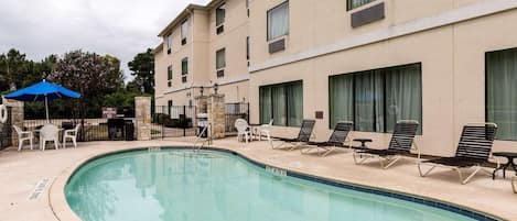 Outdoor pool, open 2:00 PM to 6:00 PM, pool umbrellas, sun loungers