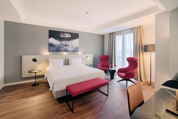 Premium bedding, down comforters, minibar, in-room safe - Radisson Blu Hotel, Milan (Milan)