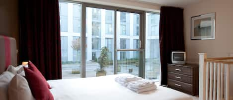 Apartment, 2 Bedrooms | Hypo-allergenic bedding, in-room safe, iron/ironing board, free WiFi