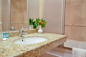 Villa 2 Bedrooms | Bathroom