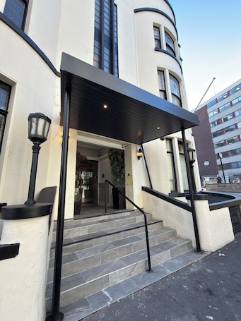 Property entrance. Lord Nelson Hotel – Lime Street Station Liverpool by Compass Hospitality