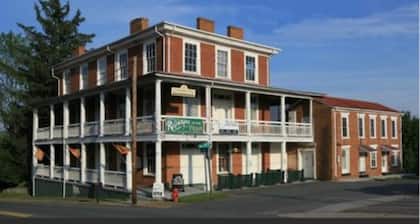 Lafayette Inn
