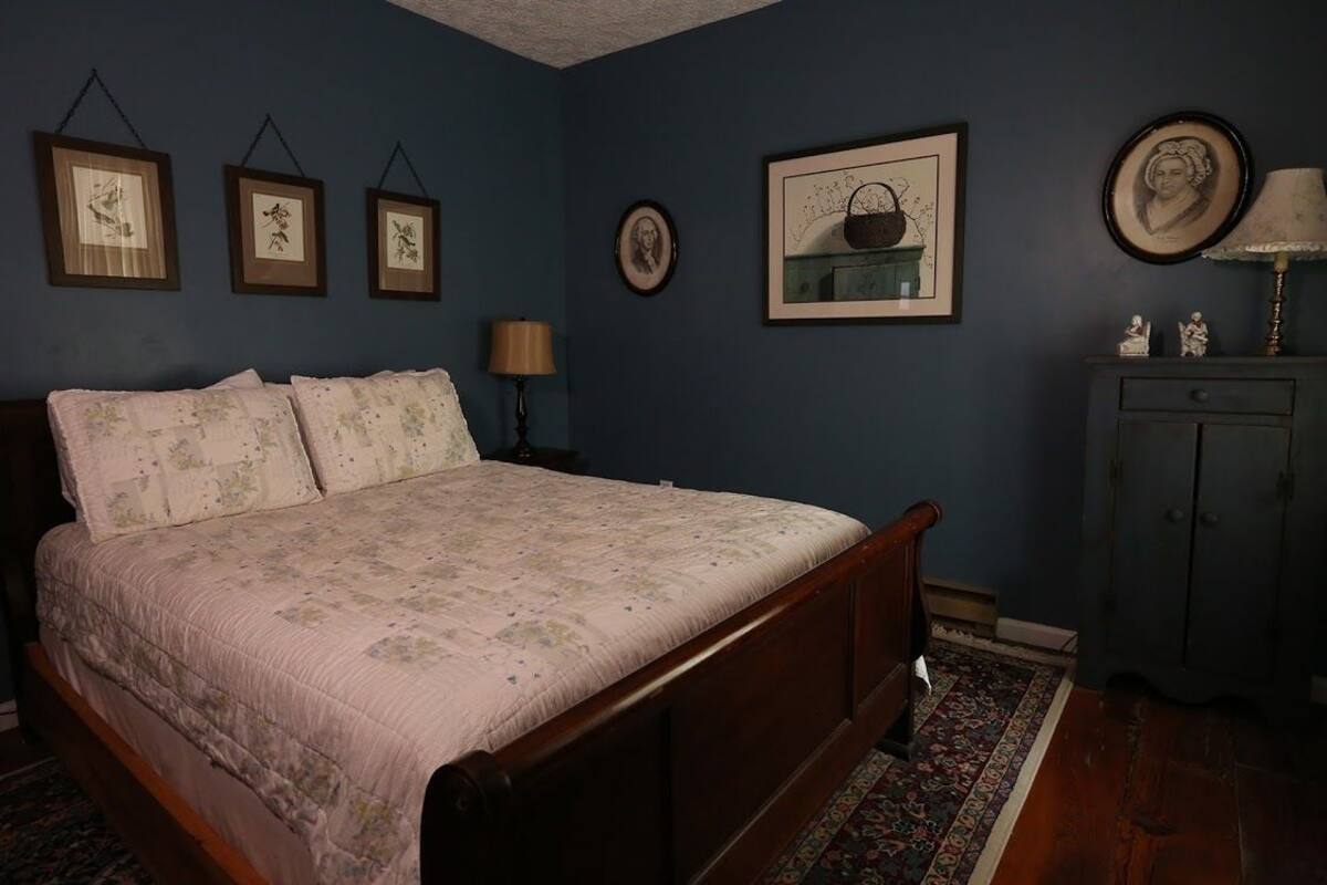 Suite | Iron/ironing board, WiFi (free), individually decorated