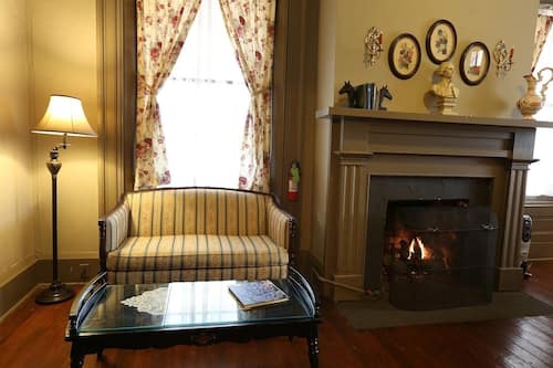 Room | Individually decorated, individually furnished, iron/ironing board