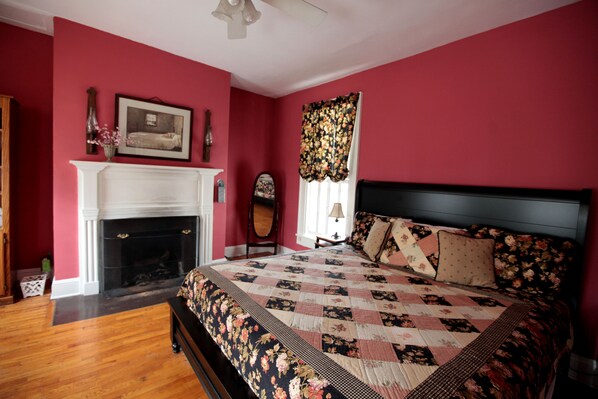 بديكورات فريدة لكل غرفة وطراز فريد لكل وحدة ومكواة/لوح كي