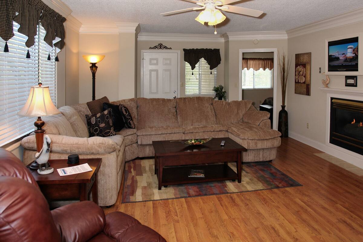 Standard Apartment, 2 Bedroom- 1050 Sq. Ft. | Living room