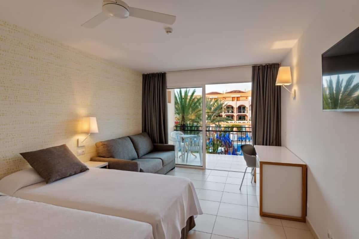 Minibar, individually decorated, individually furnished, desk