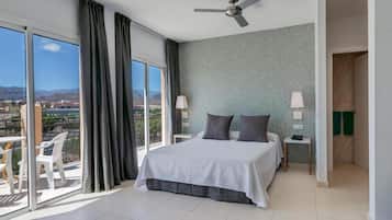 Minibar, individuelt dekorert, individuelt innredet og skrivebord