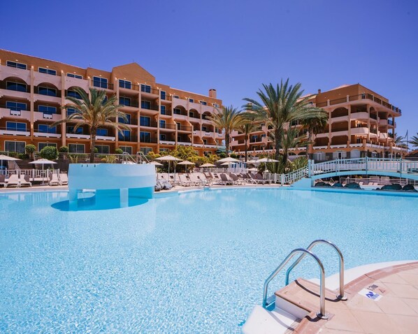2 outdoor pools, pool umbrellas, sun loungers - Mirador Maspalomas by Dunas (San Bartolomé de Tirajana)