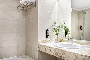 免費盥洗用品、吹風機、毛巾、肥皂