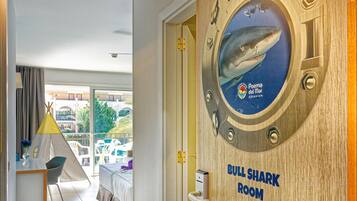 Minibar, decoració individual, mobiliari individual i escriptori