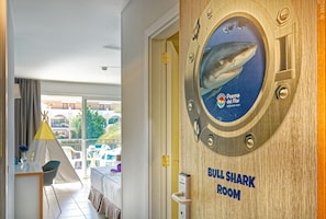 Minibar, individually decorated, individually furnished, desk