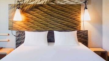 Standard Room, 1 Double Bed | Premium bedding, in-room safe, individually furnished, desk