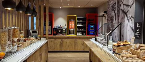 Frokostbuffé hver dag (EUR 13.90 per person)