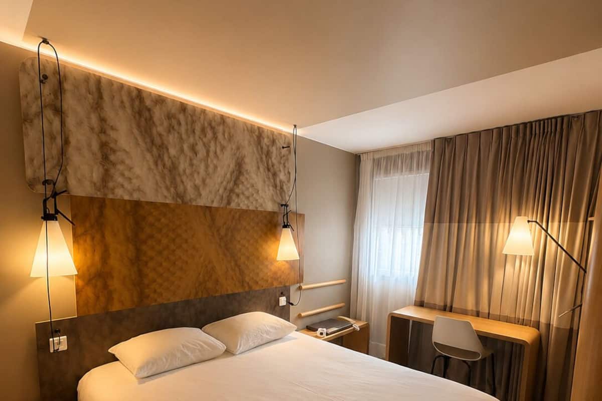 Standard Room, 1 Double Bed | Premium bedding, in-room safe, individually furnished, desk