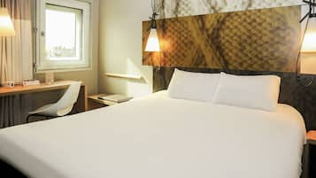 Standard Room, 1 Double Bed | Premium bedding, in-room safe, individually furnished, desk