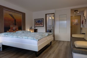 Classic Studio, Balcony (2 beds) | Private kitchen