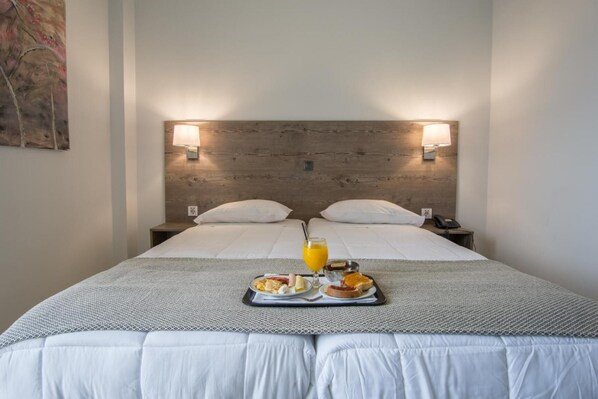 Minibar, laptop workspace, soundproofing, free WiFi