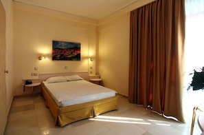 Minibar, laptop workspace, soundproofing, free WiFi